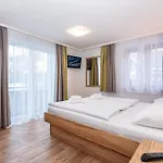 Hollin By We Rent, Jokercard Included Σάαλμπαχ-Χίντεργκλεμ