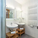 Hollin By We Rent, Jokercard Included