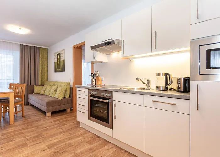 Hollin By We Rent, Jokercard Included