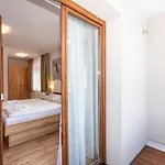 Hollin By We Rent, Jokercard Included