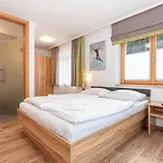Hollin By We Rent, Jokercard Included