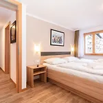 Hollin By We Rent, Jokercard Included *