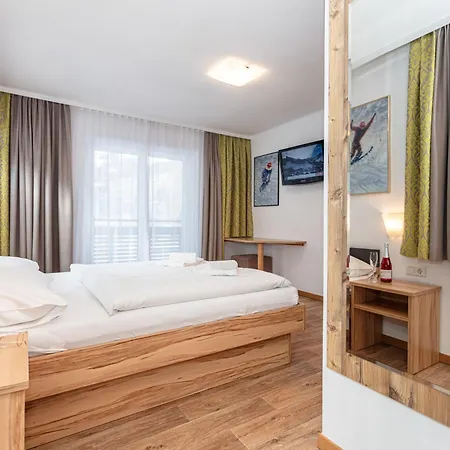 Hollin By We Rent, Jokercard Included *